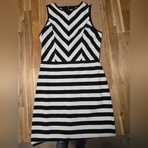 NWOT Ann Taylor Loft Black and White striped Sleeveless Bodycon dress Size 4